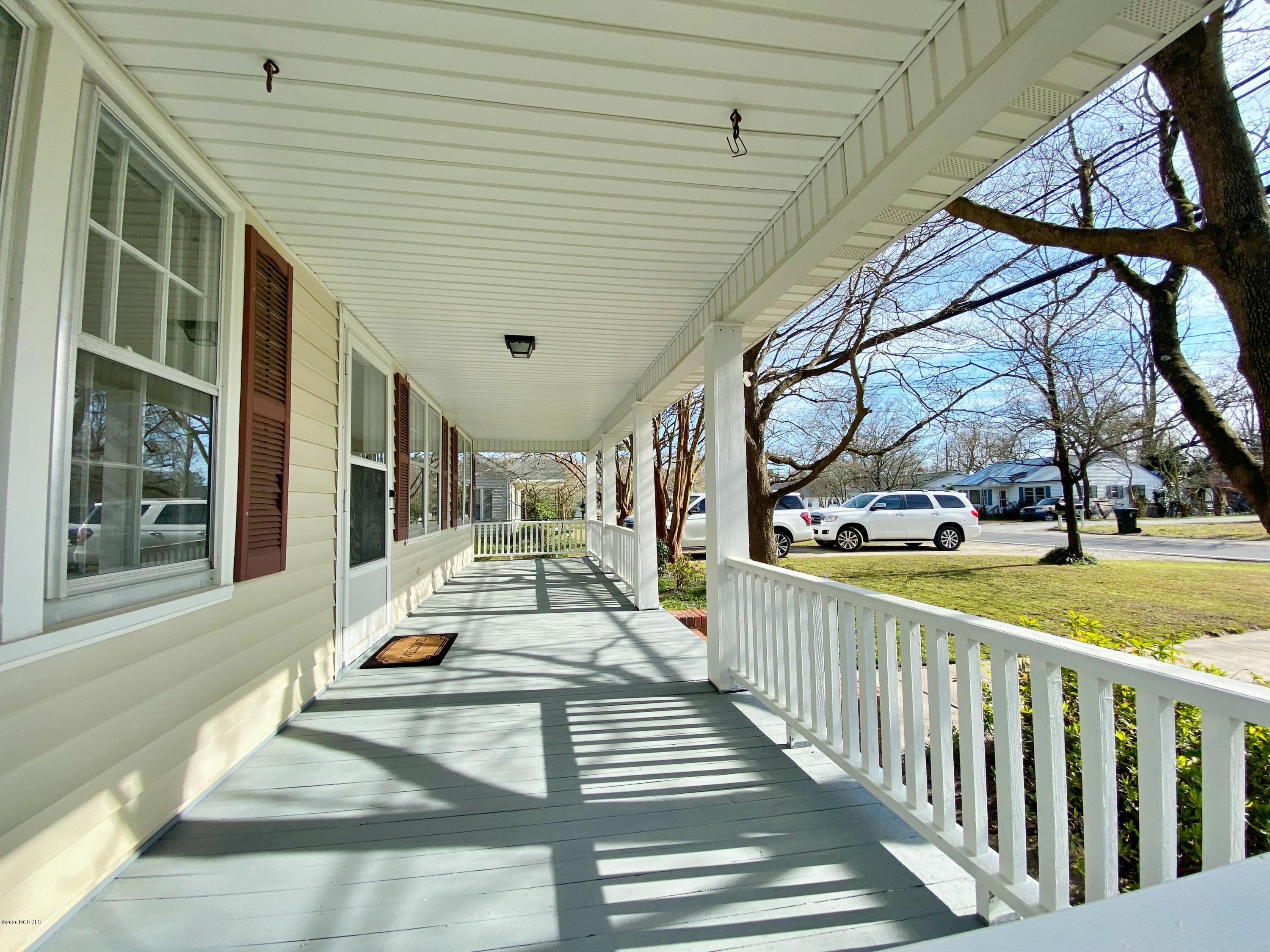 3304 Oaks Road New Bern, NC 28560 - Photo 3 of 35 FRONT PORCH