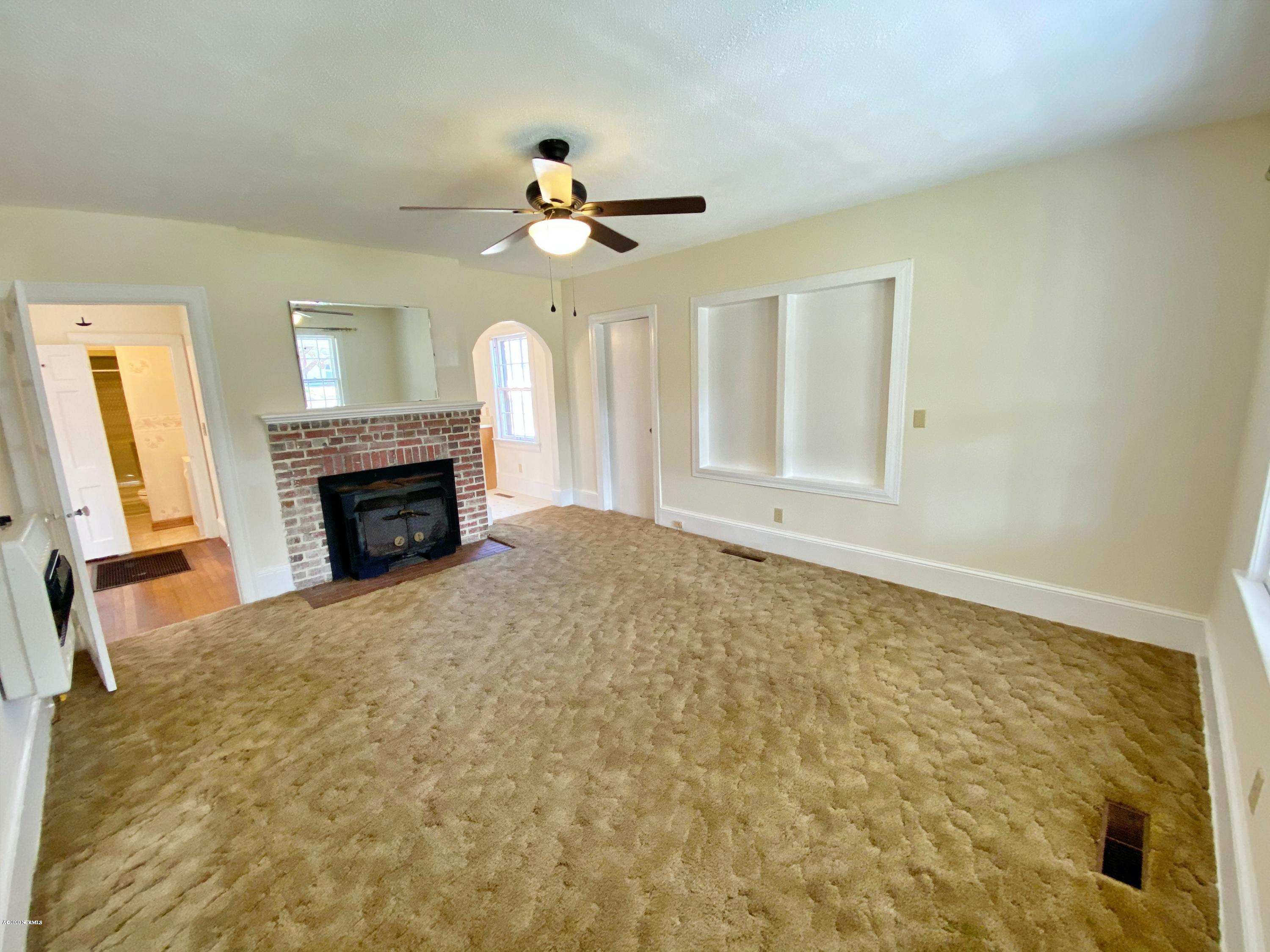 3304 Oaks Road New Bern, NC 28560 - Photo 5 of 35 LIVING ROOM