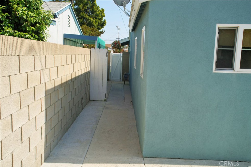 6431 Cathay Circle Buena Park, CA 90620 - Photo 14 of 65 Right side yard all paved,