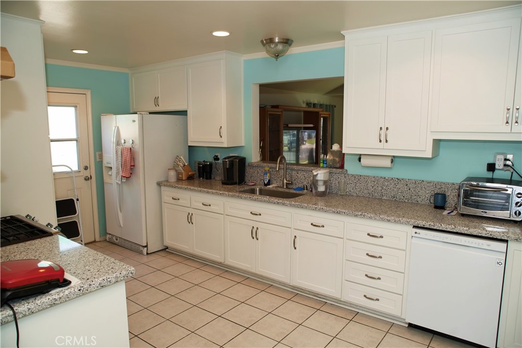 6431 Cathay Circle Buena Park, CA 90620 - Photo 26 of 65 Soft closing hardware on all drawers and cupboards