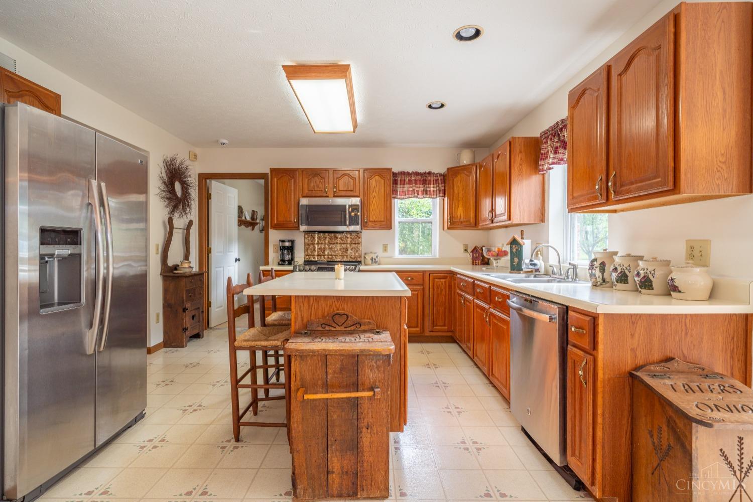 1750 Guntle Road New Lebanon, OH 45345 - Photo 4 of 81 Gallery Image 4