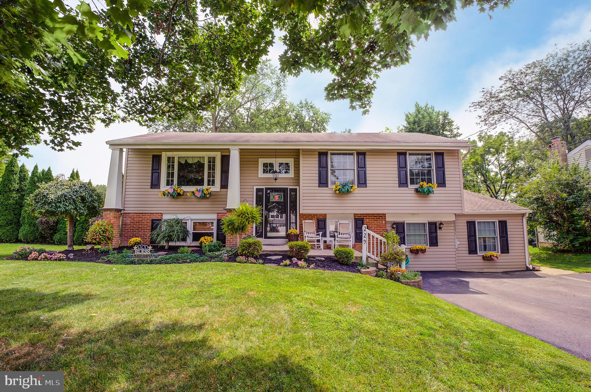229 Centennial Road Warminster, PA 18974 - Photo 2 of 25 Gallery Image 2