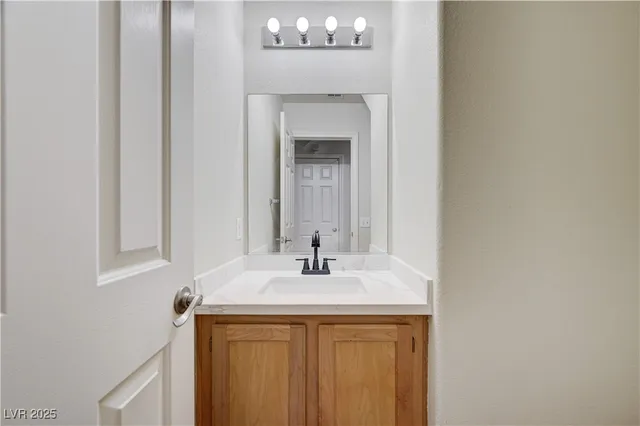 $2,000 | 1112 Milpas Lane, Las Vegas, NV 89134