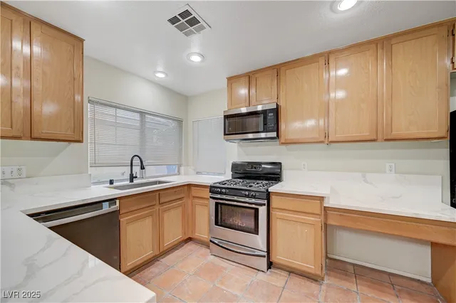 $2,000 | 1112 Milpas Lane, Las Vegas, NV 89134