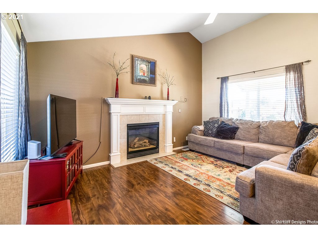 6068 Pine Ridge Place Eugene, OR 97402 - Photo 3 of 30