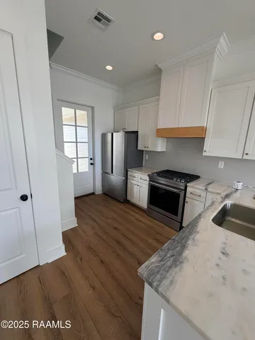 $235,000 | 115 Gaunt Lane, Unit 102, Youngsville, LA 70592