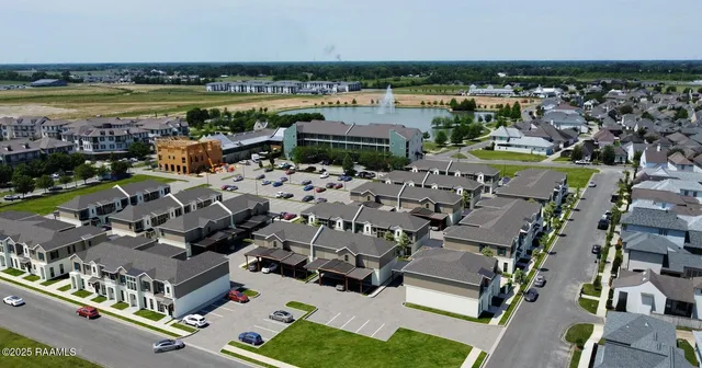 $235,000 | 115 Gaunt Lane, Unit 102, Youngsville, LA 70592