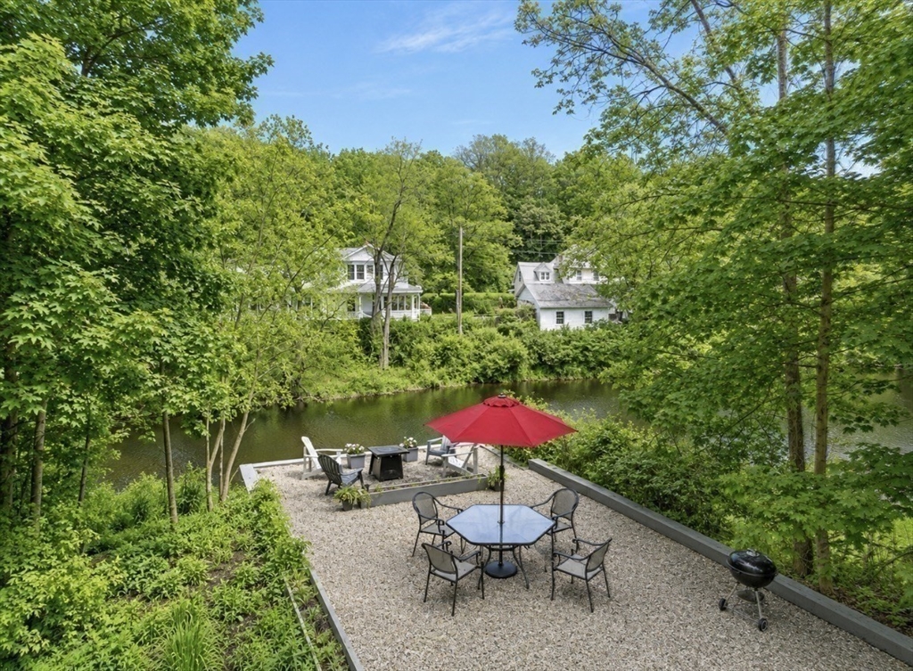 42 Water Street Northampton, MA 01053 - Photo 2 of 35