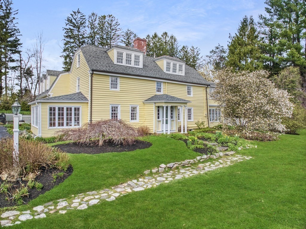 101 Holt Road Andover, MA 01810 - Photo 3 of 38 a view of a house with a garden