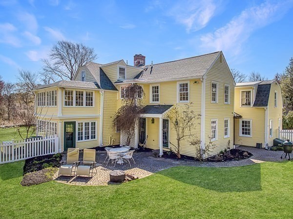 101 Holt Road Andover, MA 01810 - Photo 35 of 38 a front view of a house with garden
