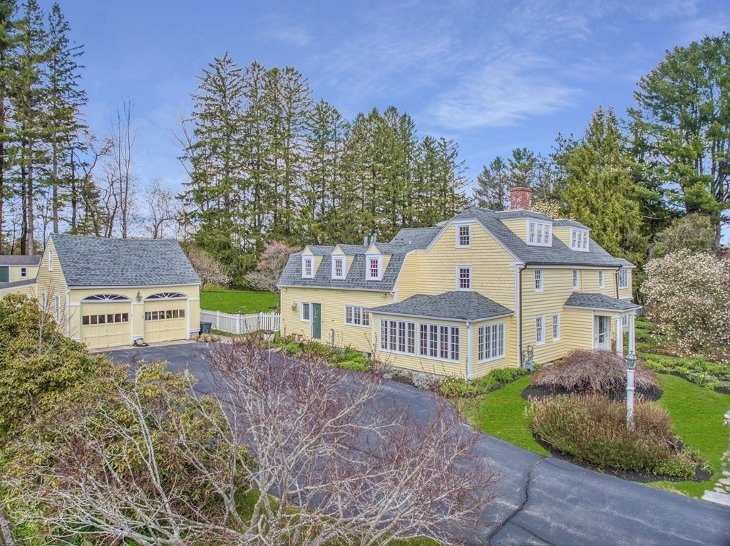 101 Holt Road Andover, MA 01810 - Photo 8 of 38 a front view of a house with a garden