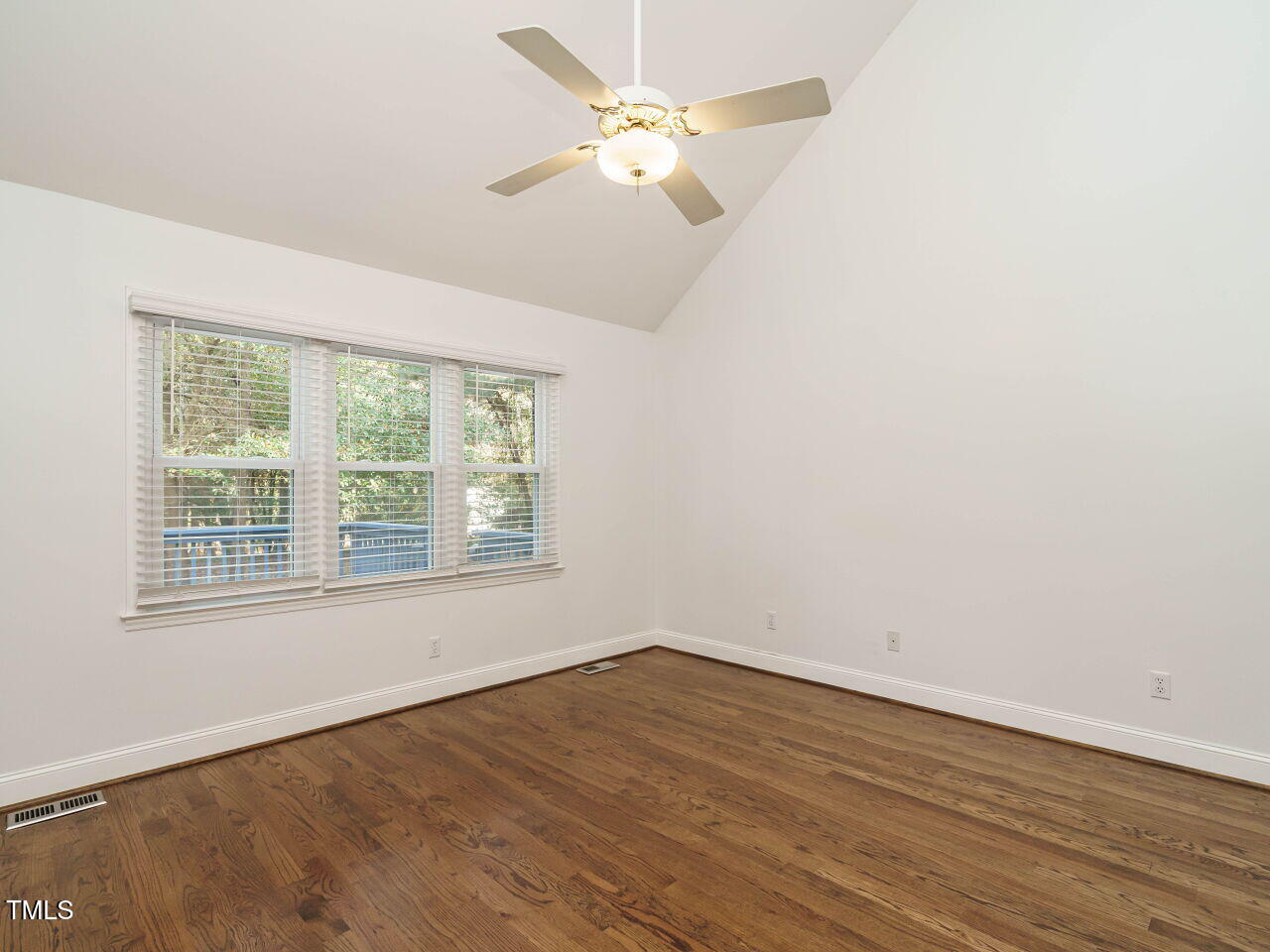 928 Loop Road Clayton, NC 27527 - Photo 17 of 38 016-1280x960-primary-br