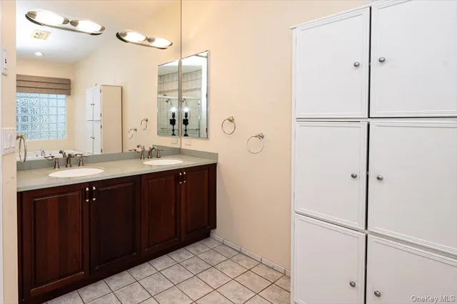 $699,999 | 97 Windwatch Drive, Hauppauge, NY 11788