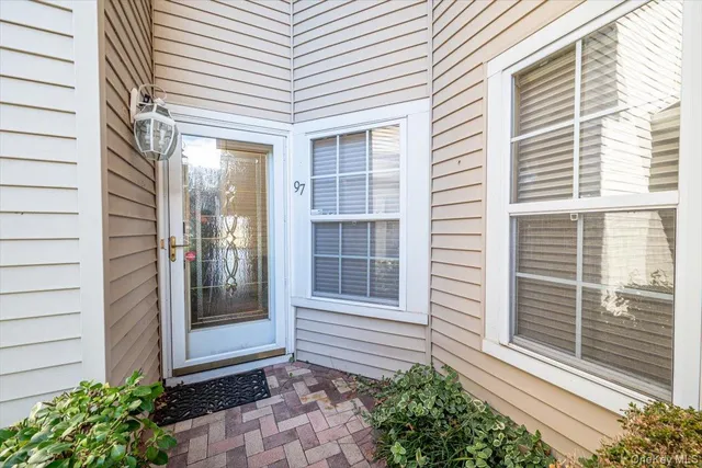 $699,999 | 97 Windwatch Drive, Hauppauge, NY 11788