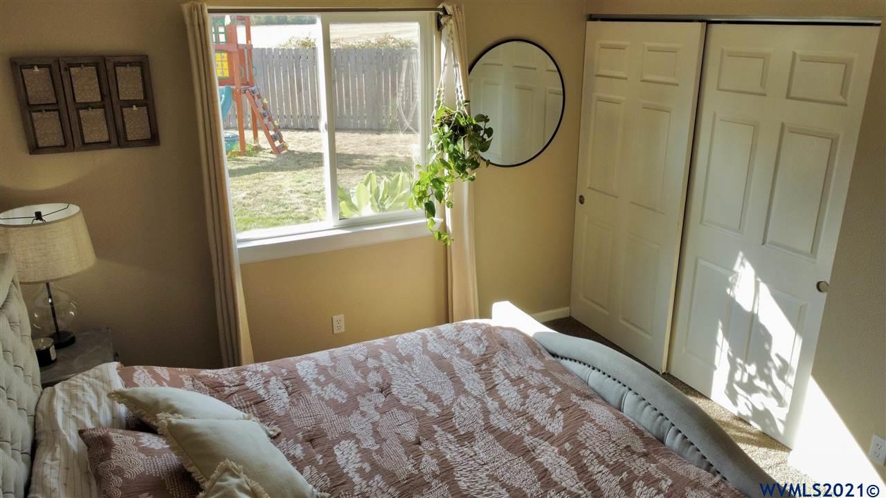 1227 Hemlock Loop Independence, OR 97351 - Photo 15 of 24 Gallery Image 15