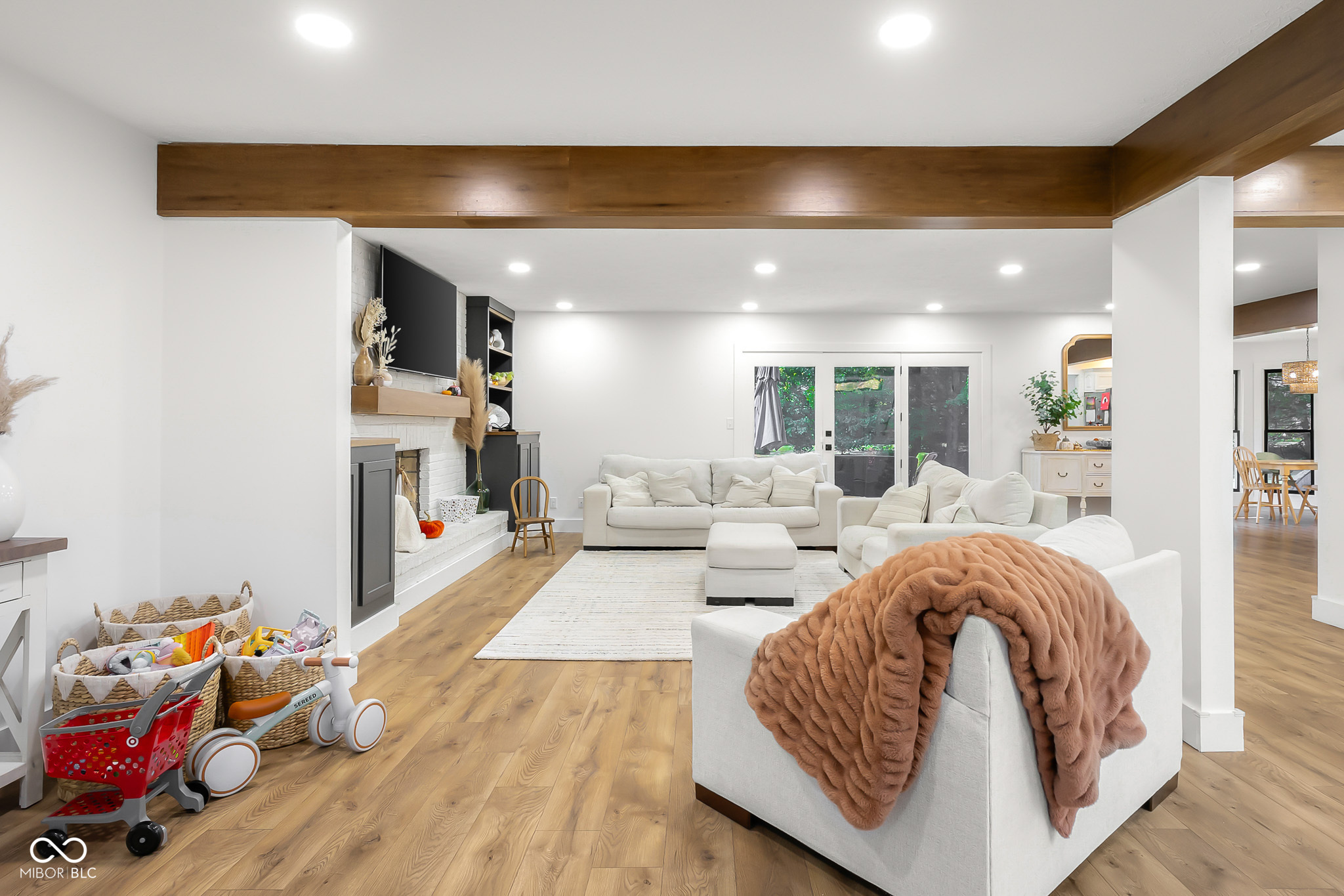 882 Box Turtle Court Columbus, IN 47201 - Photo 7 of 79