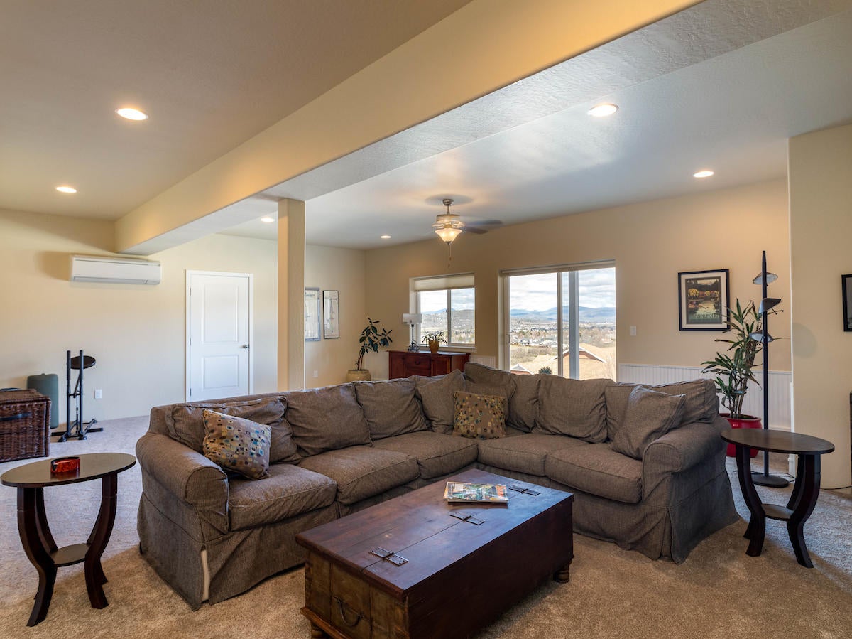 1318 Poppy Ridge Drive Eagle Point, OR 97524 - Photo 23 of 35 25