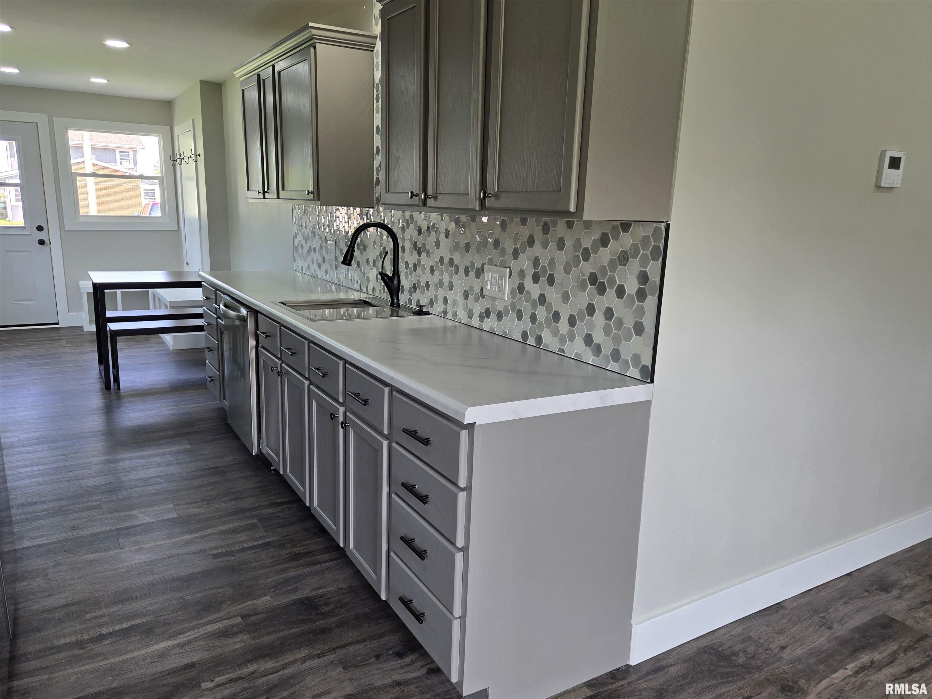 433 North Prairie Avenue Macomb, IL 61455 - Photo 5 of 15