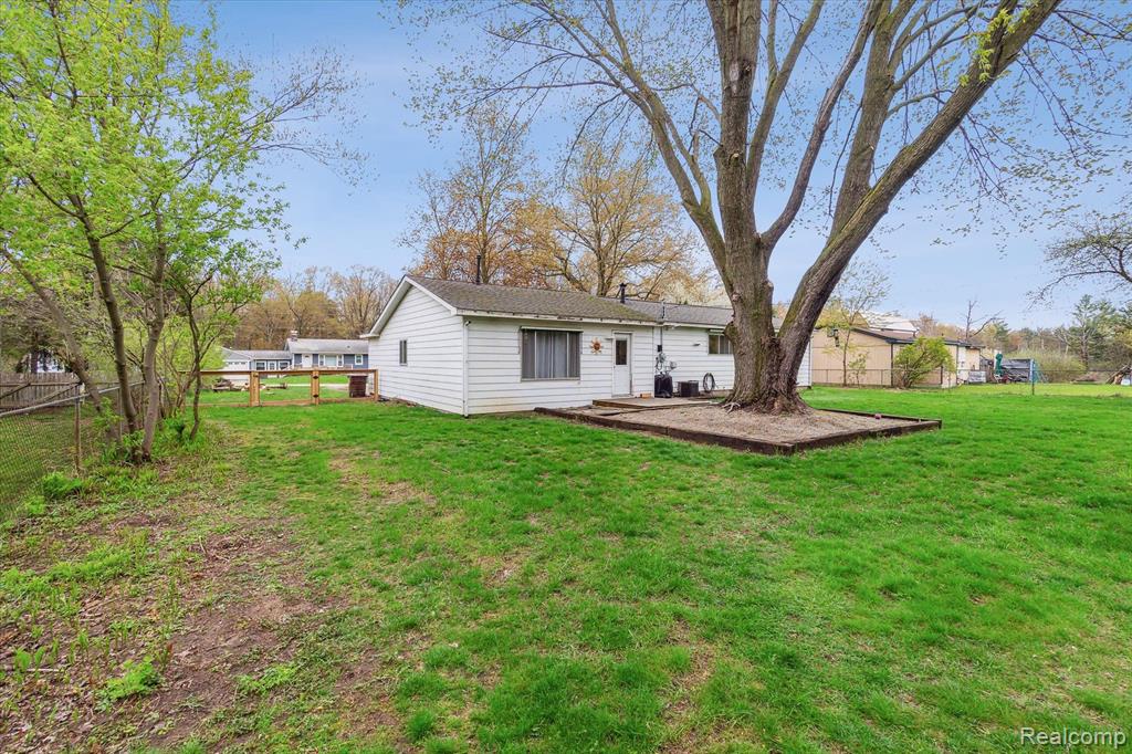 729 Henderson Road Howell, MI 48855 - Photo 23 of 32 Gallery Image 23