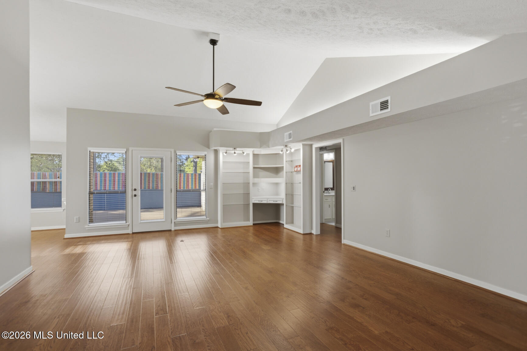 118 Caribbean Cove Clinton, MS 39056 - Photo 11 of 32 118 Caribbean Cv-11