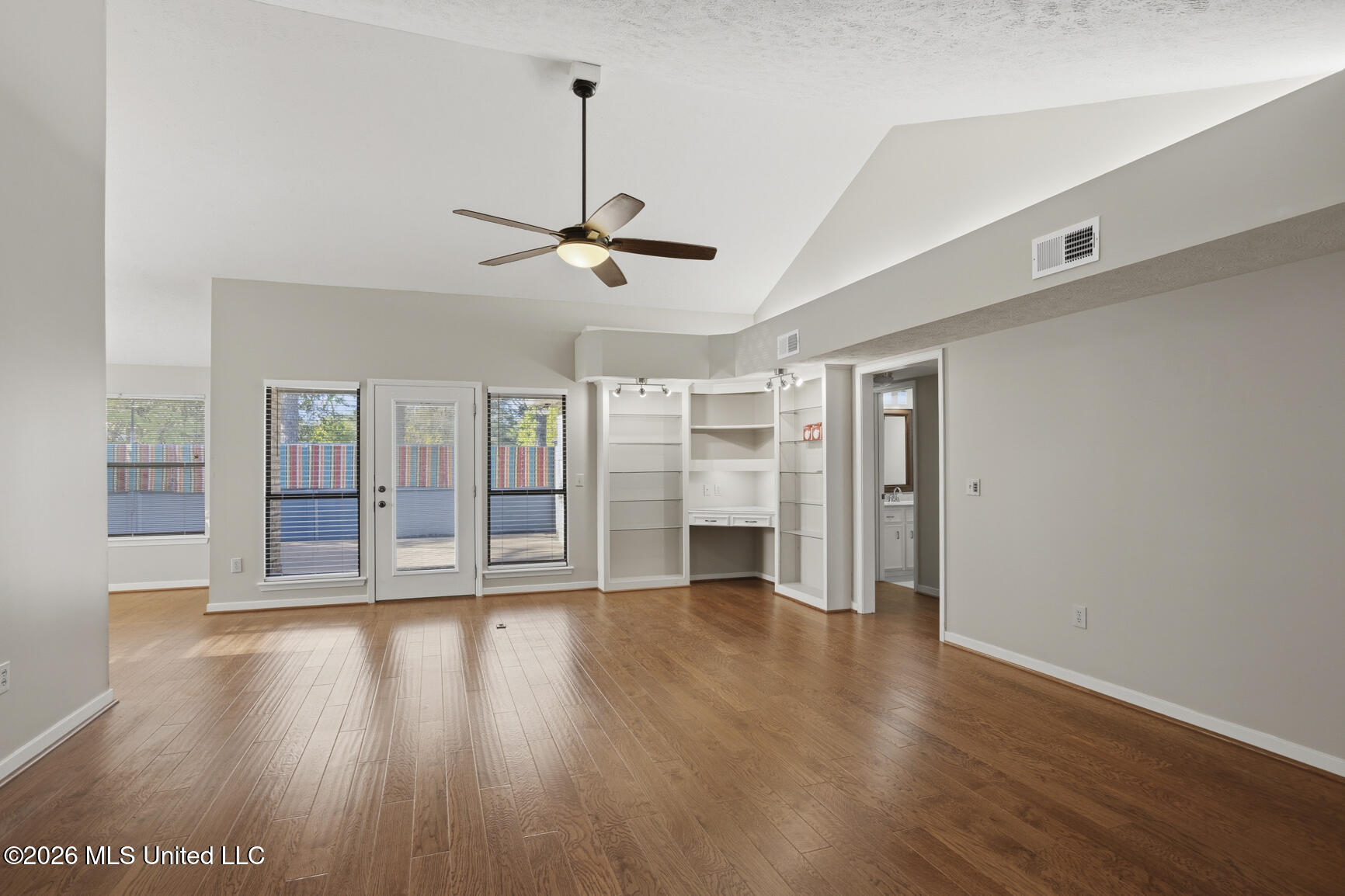 118 Caribbean Cove Clinton, MS 39056 - Photo 13 of 32 118 Caribbean Cv-13