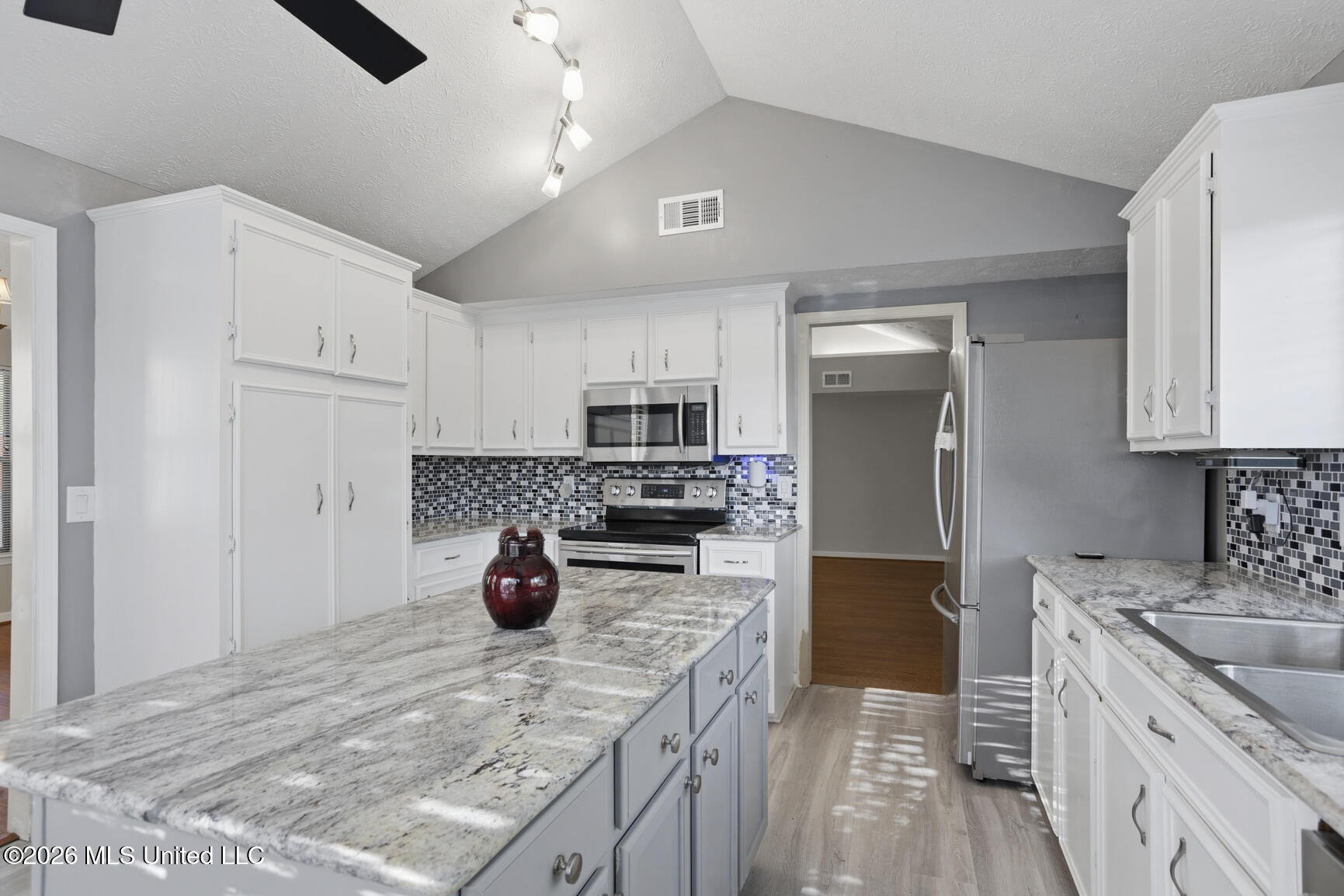 118 Caribbean Cove Clinton, MS 39056 - Photo 20 of 32 118 Caribbean Cv-20