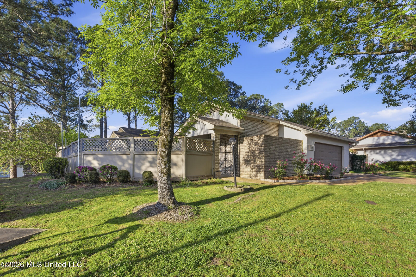 118 Caribbean Cove Clinton, MS 39056 - Photo 2 of 32 118 Caribbean Cv-2