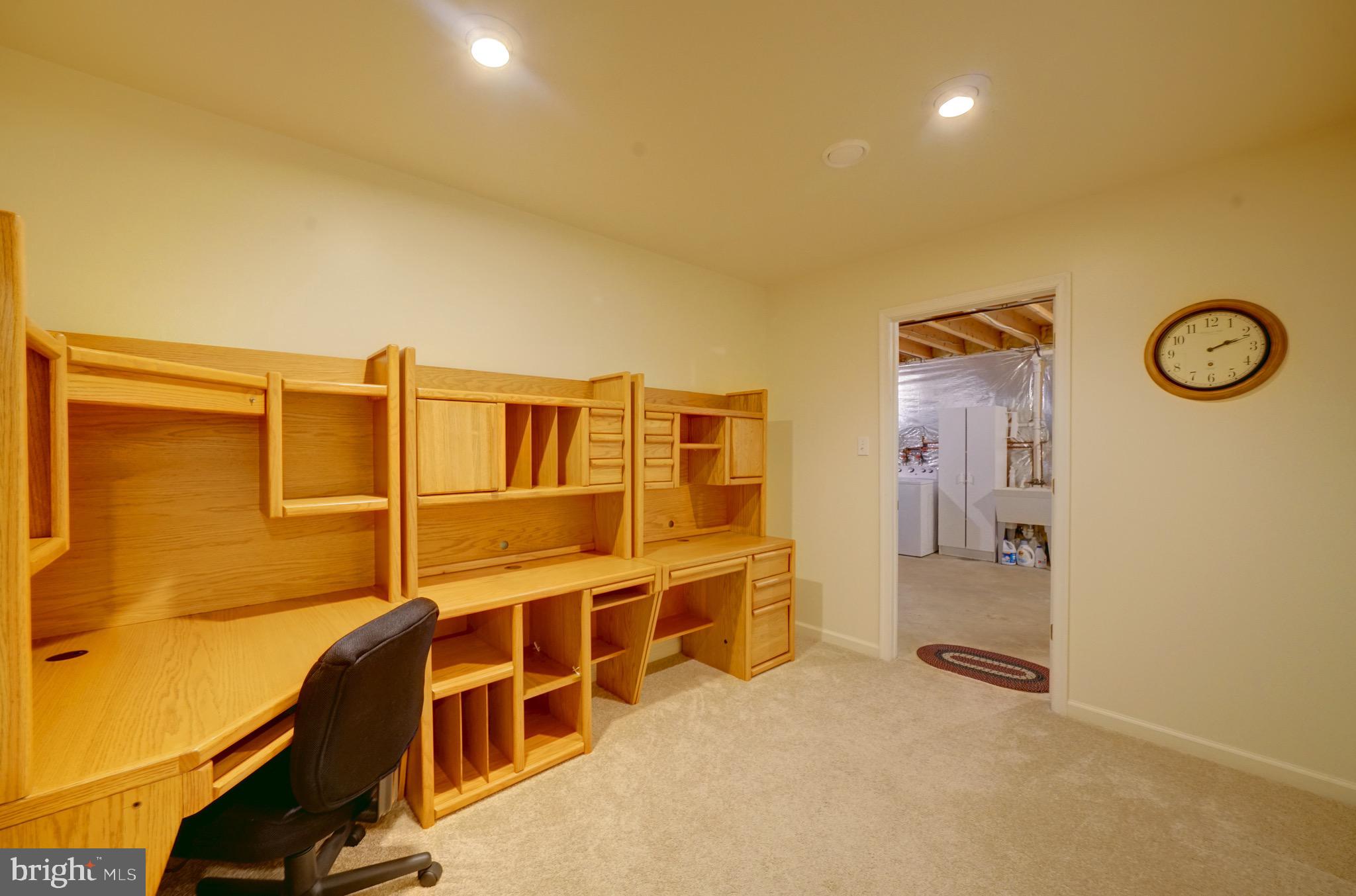 10416 Scaggsville Road Laurel, MD 20723 - Photo 36 of 43 Office with lots of desk space