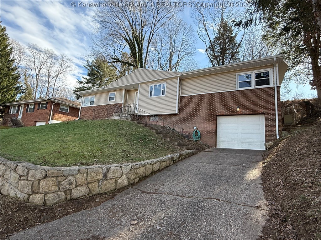 1522 Smith Road Charleston, WV 25314 - Photo 2 of 25 Gallery Image 2