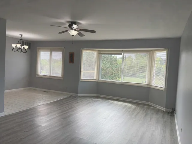 $189,000 | 3108 Roberts Drive, Unit 6, Woodridge, IL 60517