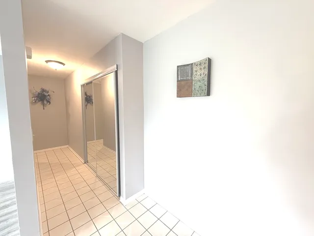 $189,000 | 3108 Roberts Drive, Unit 6, Woodridge, IL 60517