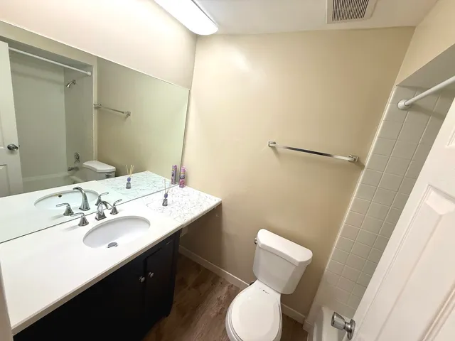 $189,000 | 3108 Roberts Drive, Unit 6, Woodridge, IL 60517