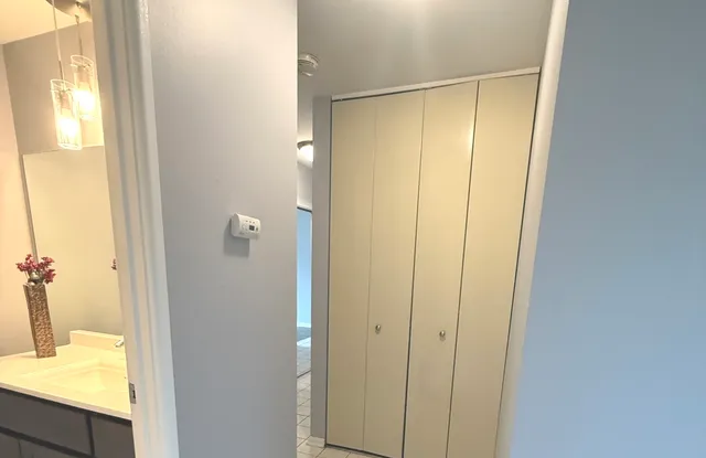 $189,000 | 3108 Roberts Drive, Unit 6, Woodridge, IL 60517