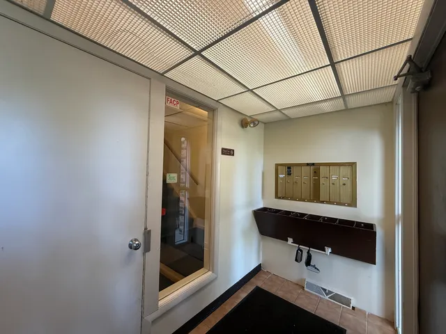 $189,000 | 3108 Roberts Drive, Unit 6, Woodridge, IL 60517