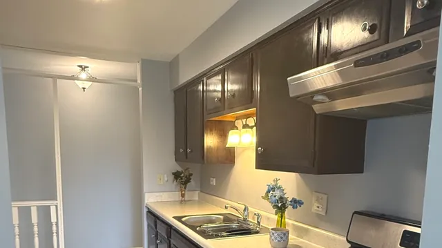 $189,000 | 3108 Roberts Drive, Unit 6, Woodridge, IL 60517