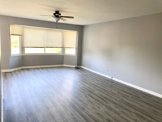 $189,000 | 3108 Roberts Drive, Unit 6, Woodridge, IL 60517