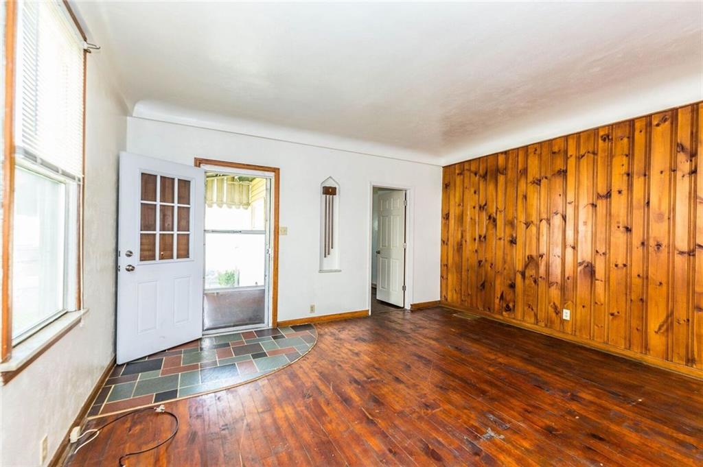 1007 Lake Street McKees Rocks, PA 15136 - Photo 3 of 22