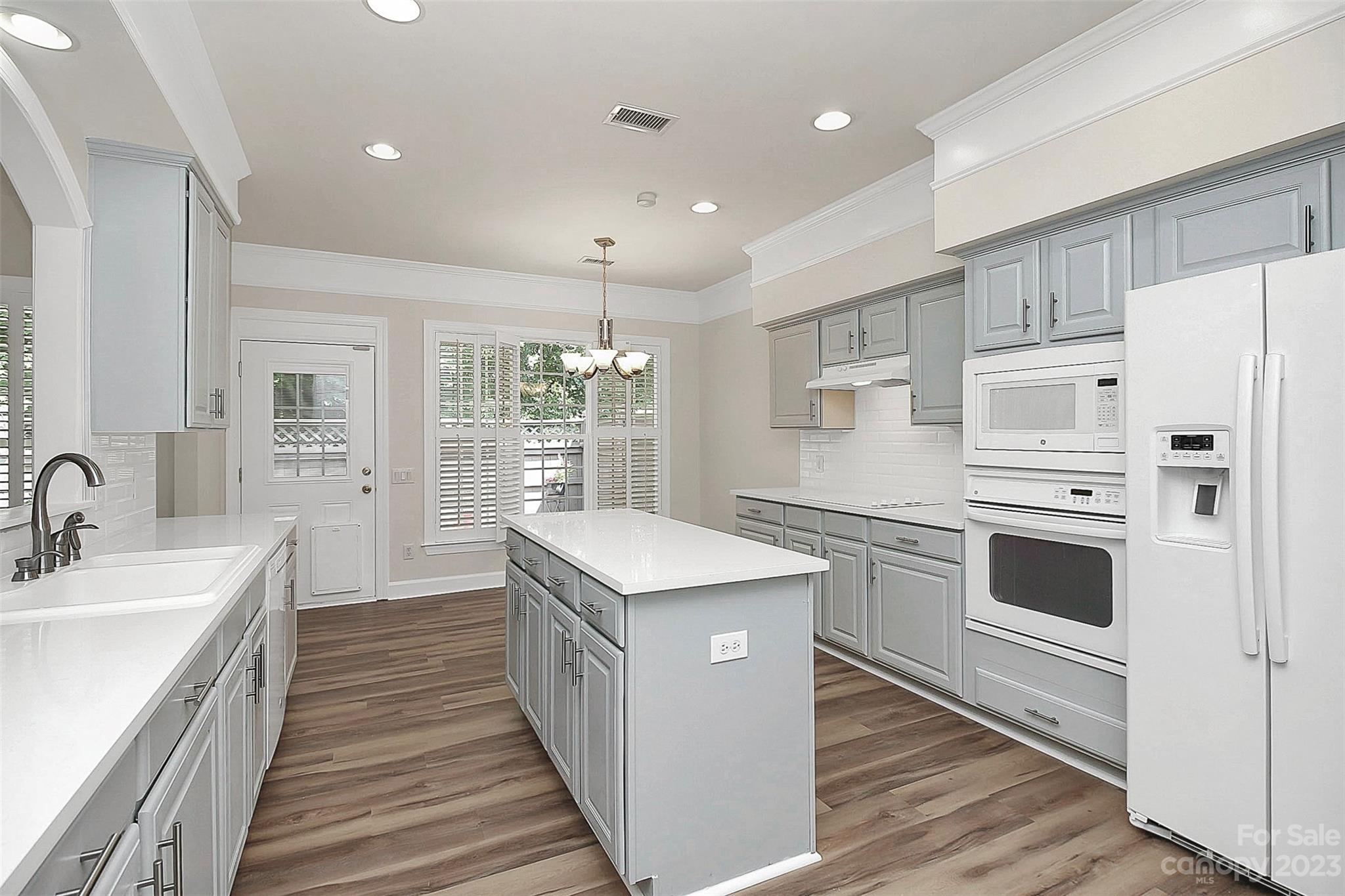 218 Robinlynn Road Matthews, NC 28105 - Photo 5 of 24 a kitchen with stainless steel appliances kitchen island granite countertop a sink stove and refrigerator