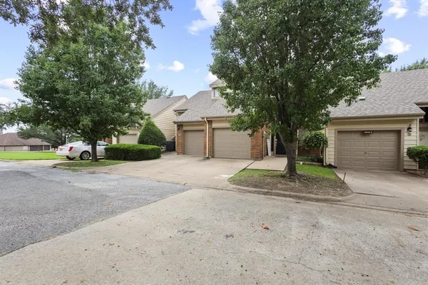 $205,000 | 106 Summer Pl Circle, Pottsboro, TX 75076