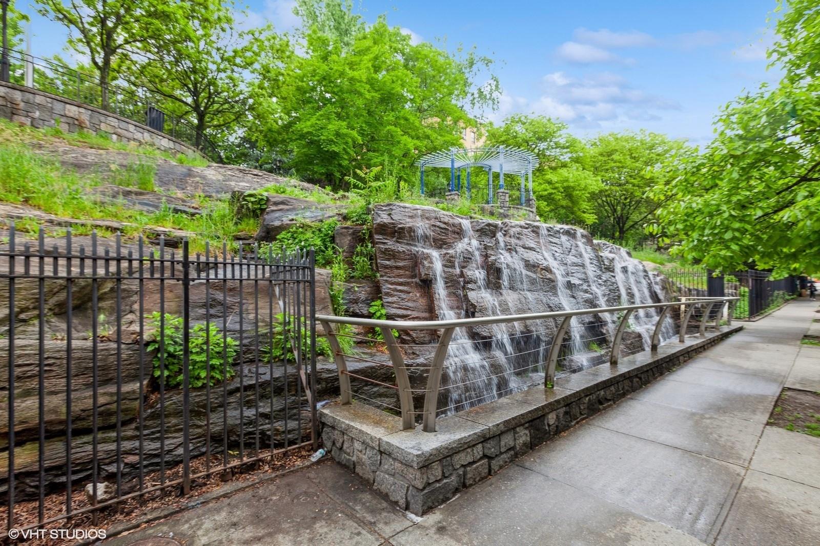 1670 Longfellow Avenue, Unit 6J Bronx, NY 10460 - Photo 13 of 15 a view of a backyard with a swing