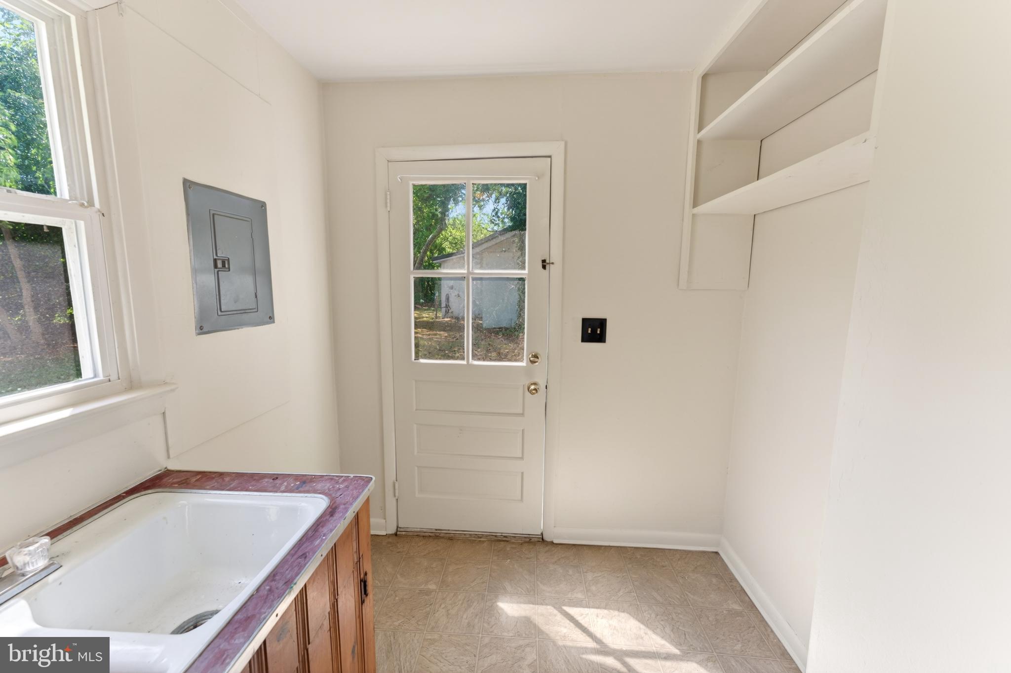 28266 Riverside Drive Salisbury, MD 21801 - Photo 23 of 79 Laundry area off kitchen