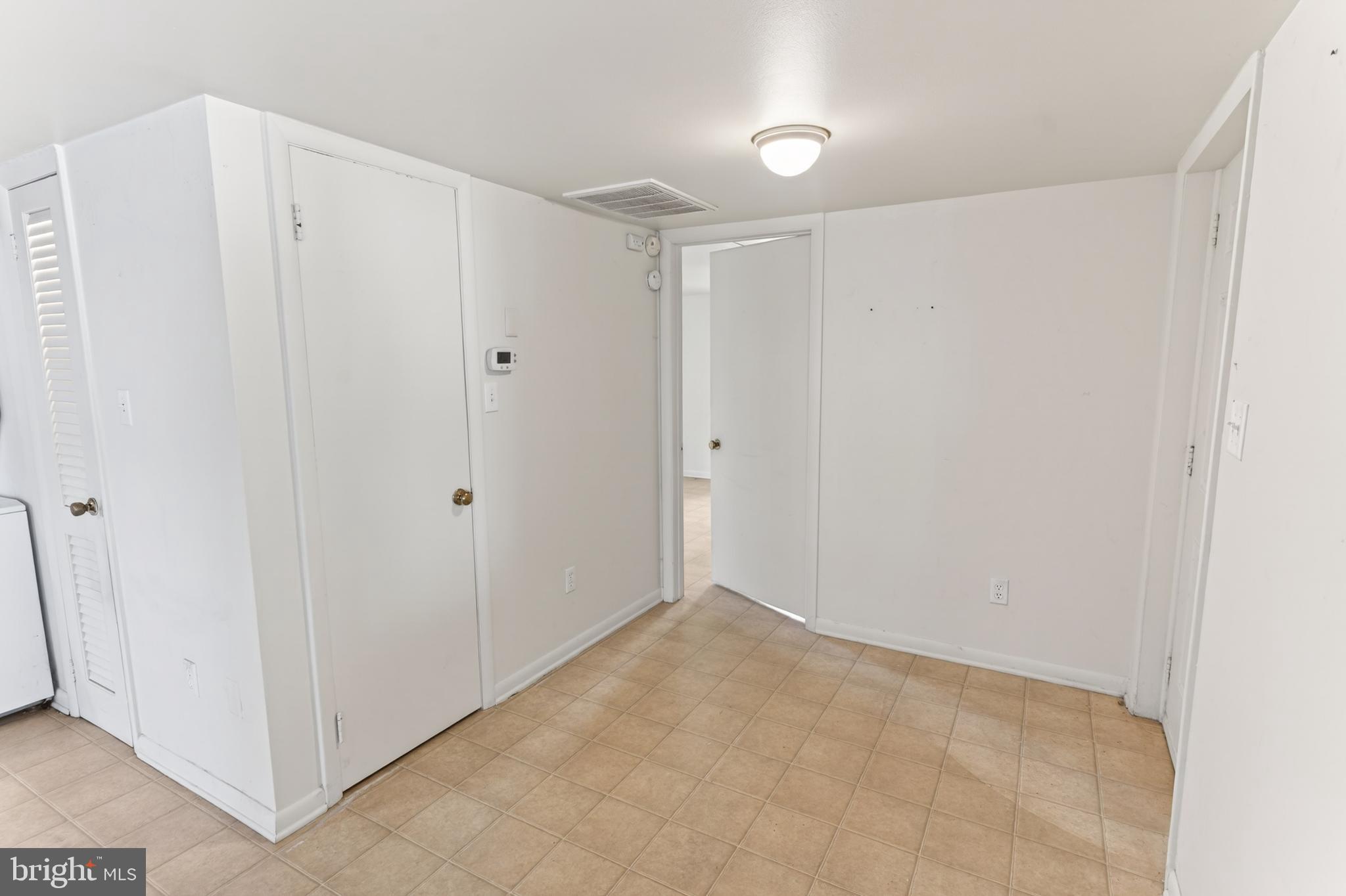 28266 Riverside Drive Salisbury, MD 21801 - Photo 57 of 79 Guest house interior - front entry