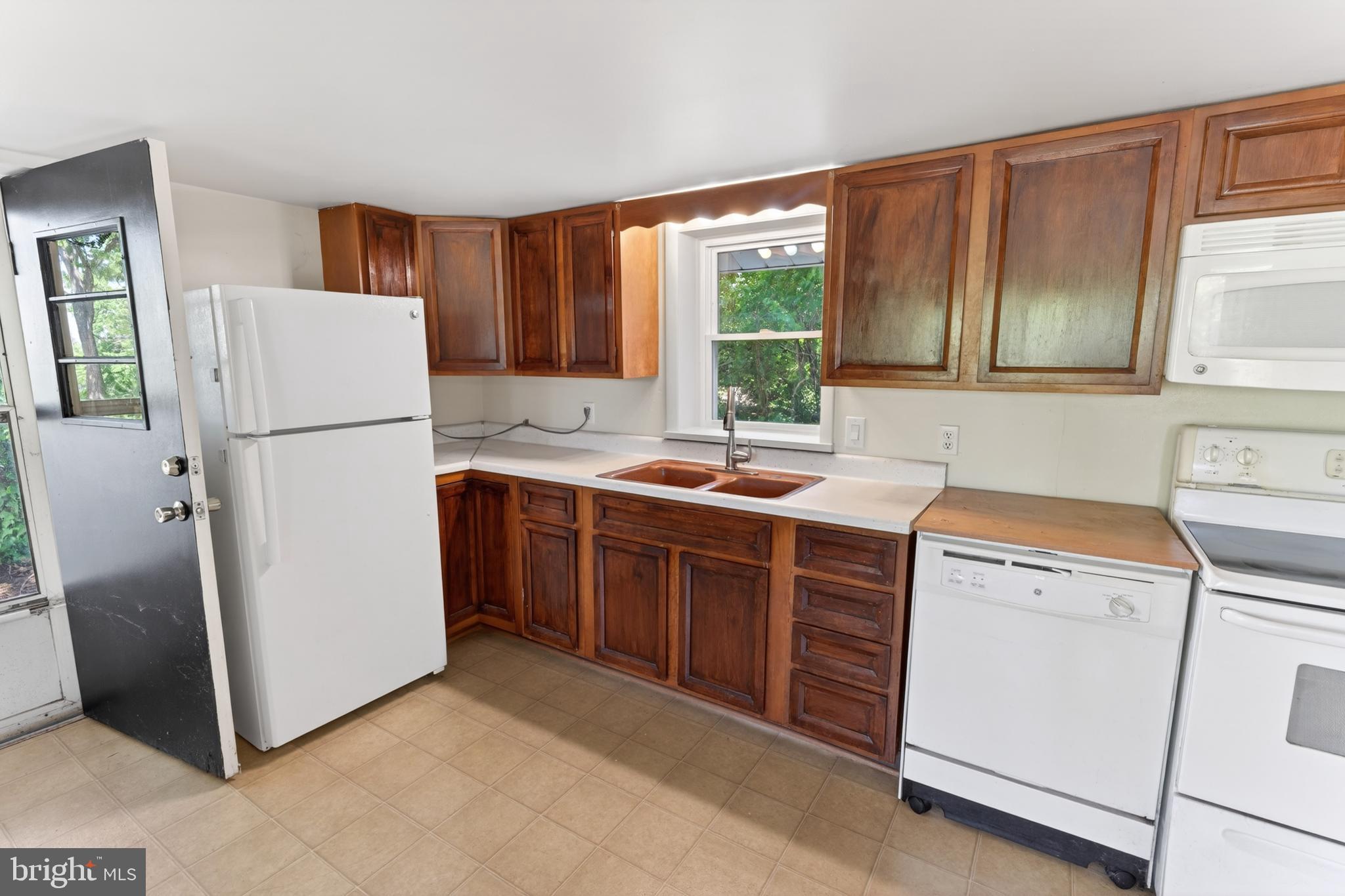 28266 Riverside Drive Salisbury, MD 21801 - Photo 60 of 79 Guest house - kitchen