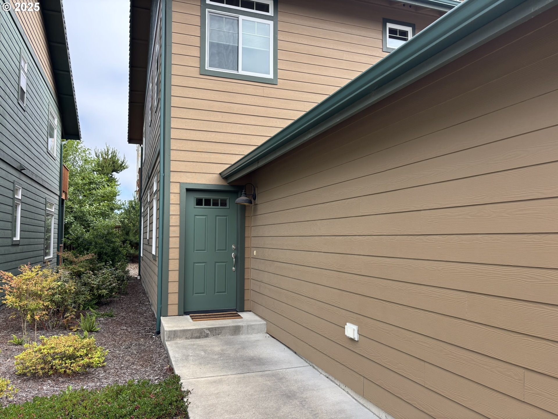 1690 32nd Street Florence, OR 97439 - Photo 2 of 37