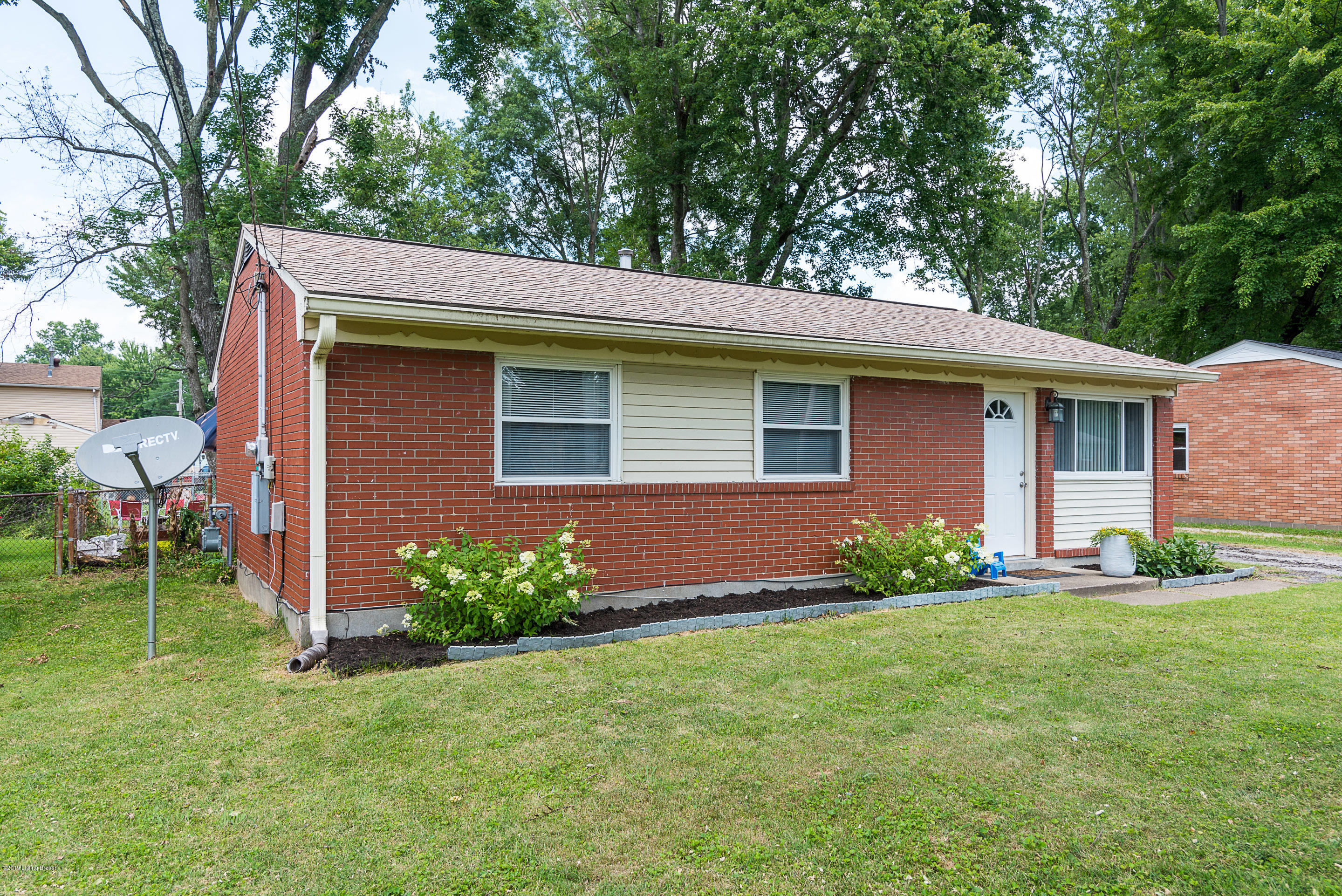 4903 Red Fern Road Louisville, KY 40218 - Photo 5 of 24 Front