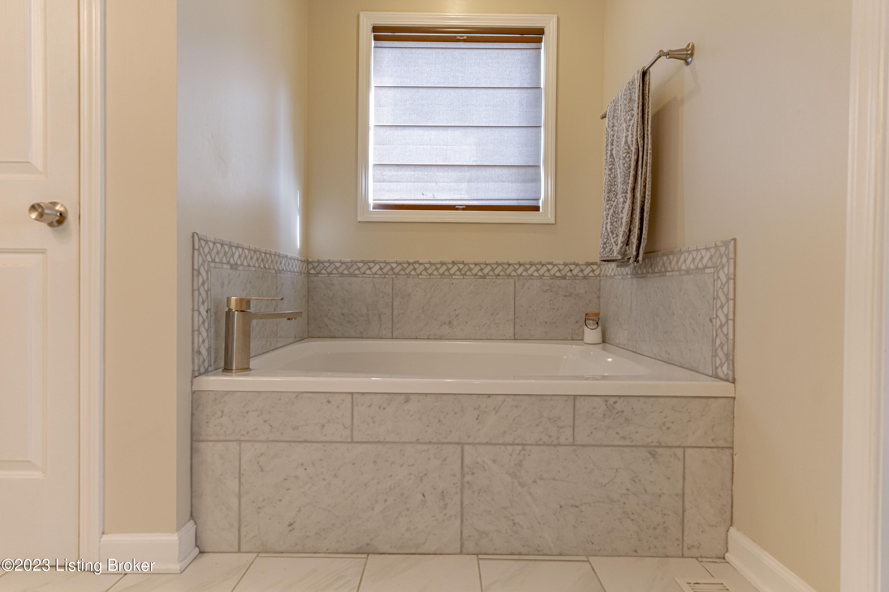 5116 Fox Run Road Buckner, KY 40010 - Photo 30 of 62 DSC06660