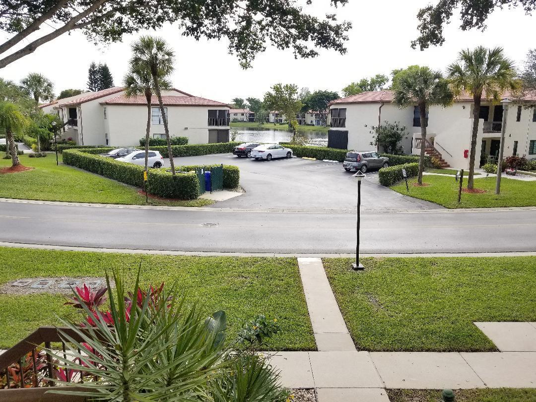 21856 Arriba Real, Unit 5D Boca Raton, FL 33433 - Photo 4 of 34 BOCA LAGO EXTRA PARKING