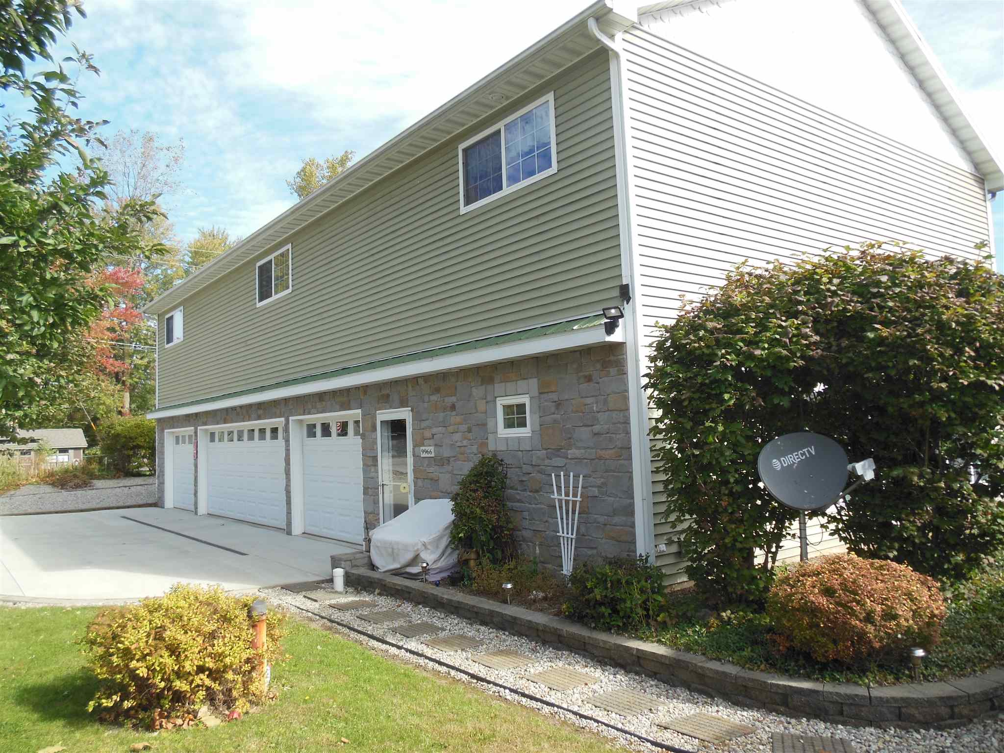 9966 Lincoln Road Syracuse, IN 46567 - Photo 1 of 31 Gallery Image 1