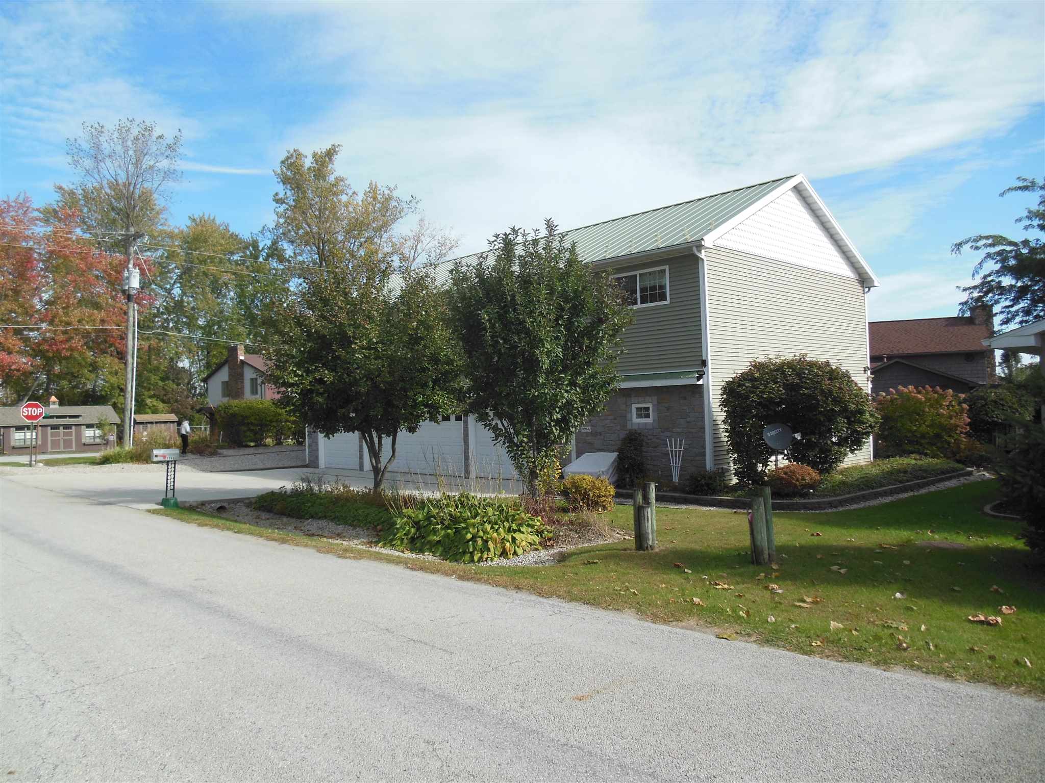 9966 Lincoln Road Syracuse, IN 46567 - Photo 17 of 31 Gallery Image 17