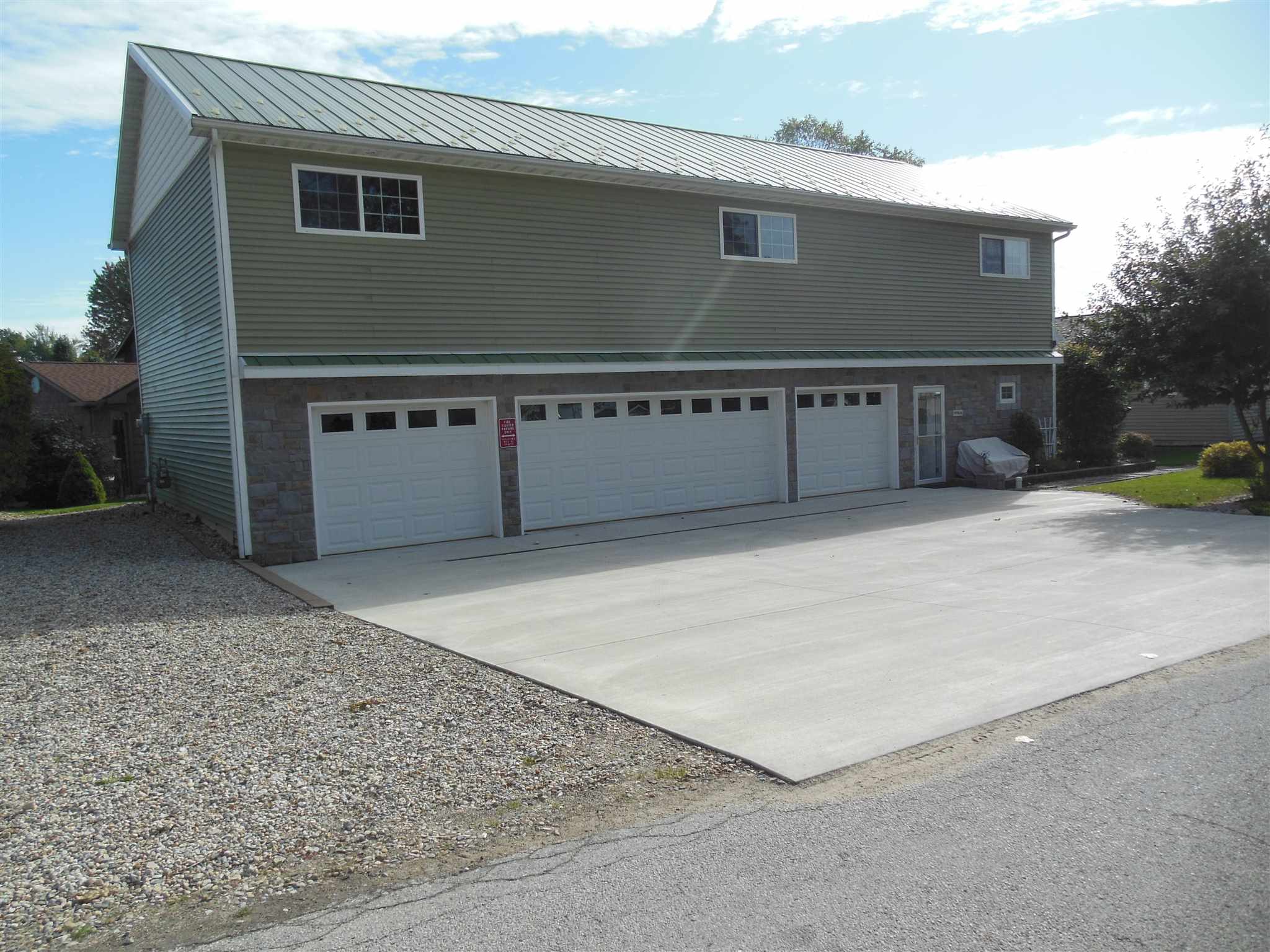 9966 Lincoln Road Syracuse, IN 46567 - Photo 21 of 31 Gallery Image 21